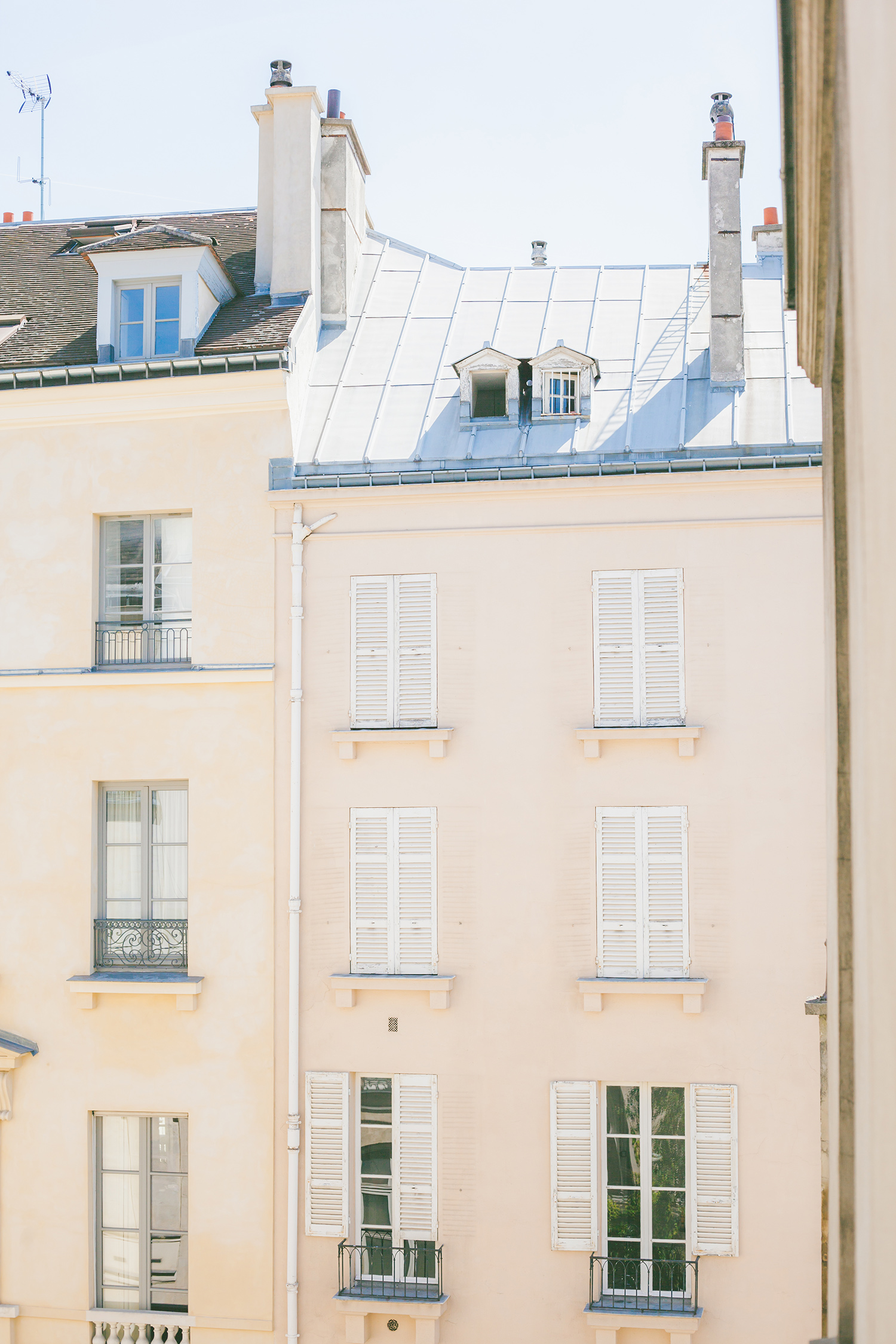 At Home in Paris | Chic Lightroom Presets