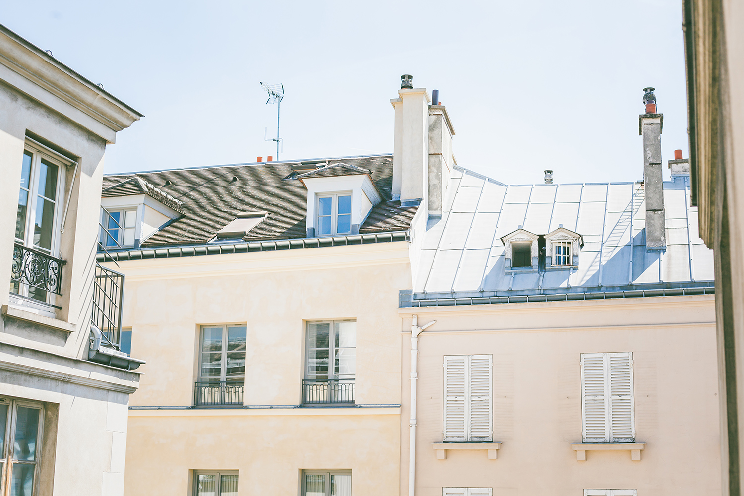 At Home in Paris | Chic Lightroom Presets