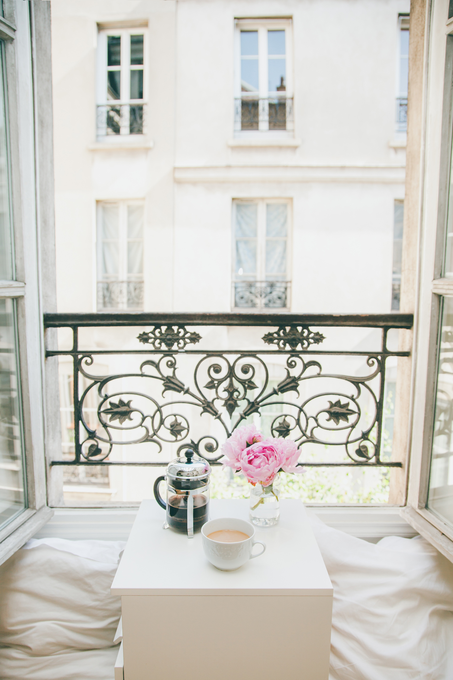 At Home in Paris | Chic Lightroom Presets