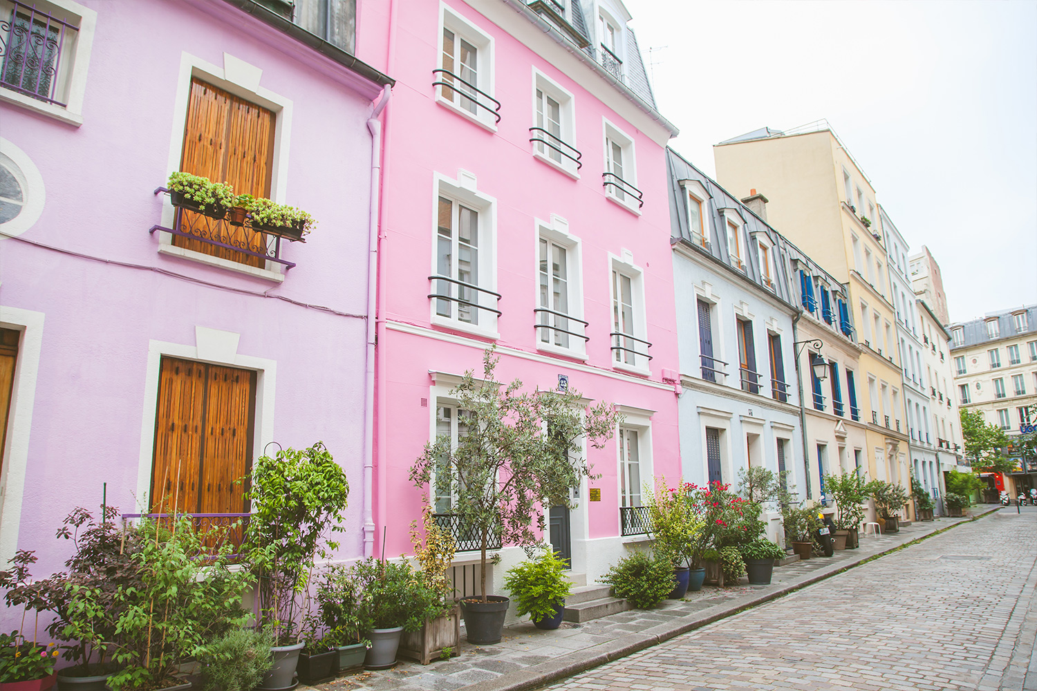 Colorful Homes in Paris | Chic Lightroom Presets