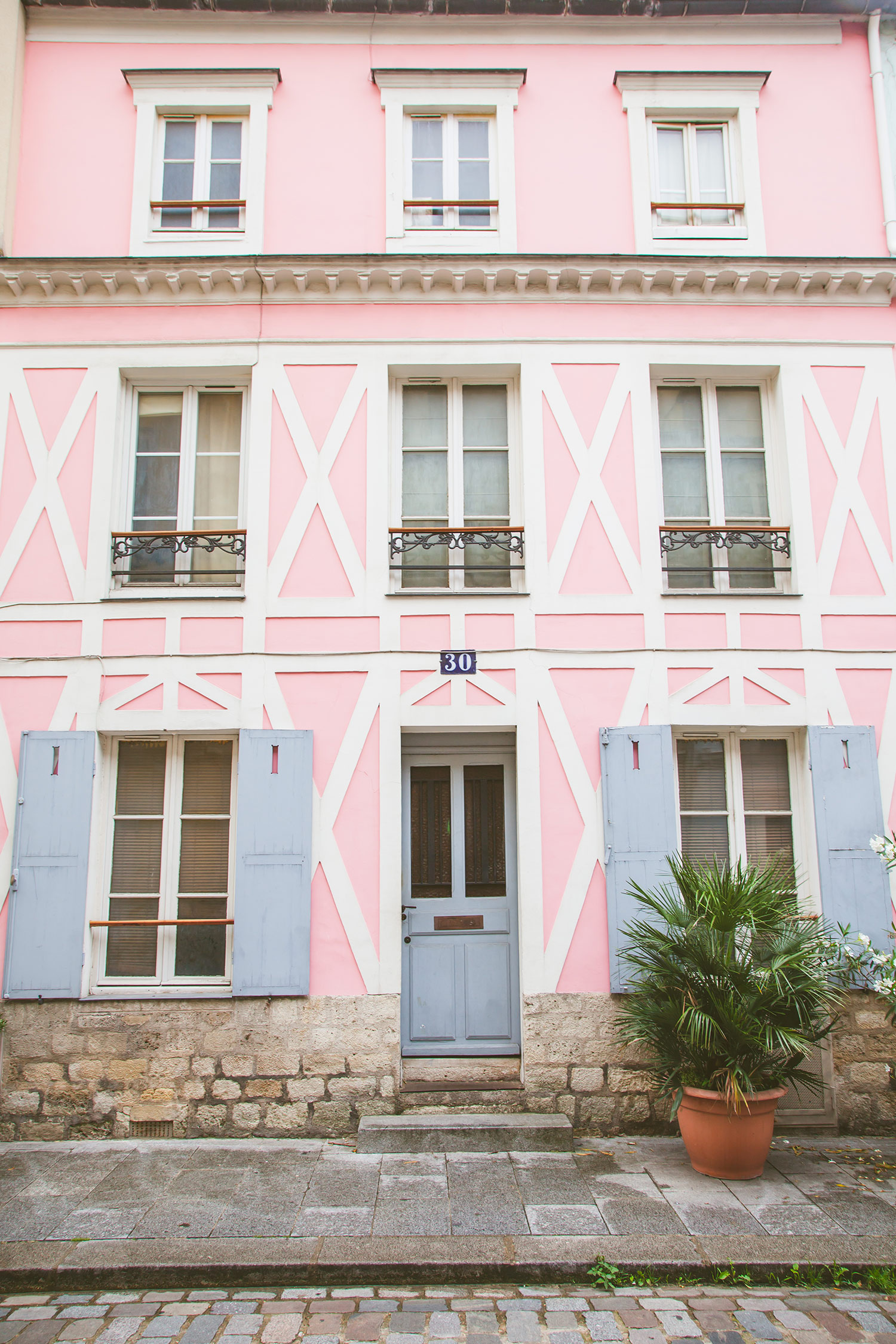 Colorful Homes in Paris | Chic Lightroom Presets